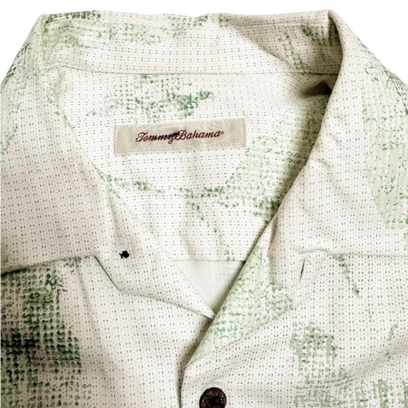 Tommy Bahama Silk Short Sleeve Button Down Shirt Size Medium - Picture 3 of 7
